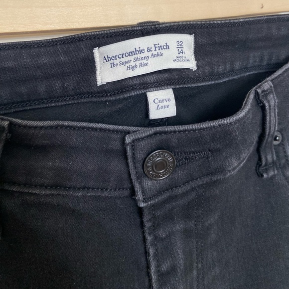 Abercrombie & Fitch The Super Skinny Ankle High Rise Black Ripped Jeans Size 32 - Picture 6 of 12